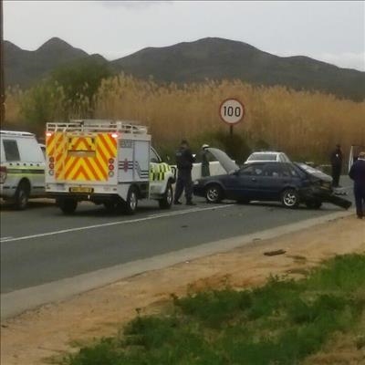 1 sterf in ongeluk op R328