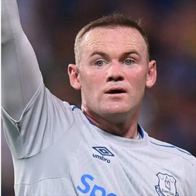 United thrash Everton with late goals
