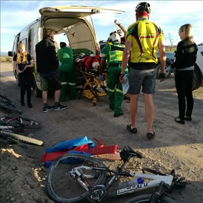 Opvolg: Vrou van fiets afgery