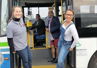 Los jou motor Vrydag by die huis
