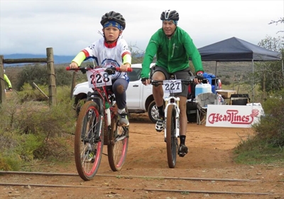 Ostrich Kick MTB sit skop in Volstruisfees