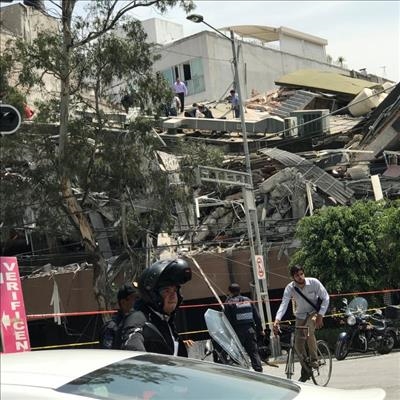 Mexico earthquake: Race to find survivors