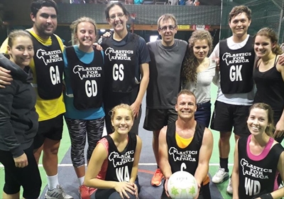 Aksienetbalspanne van George maak tuis skoonskip