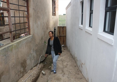 Sonde met die bure oor grenslyn