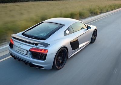 Audi R8 is serious about speed