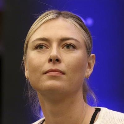 Sharapova, Venus play on soggy Sunday