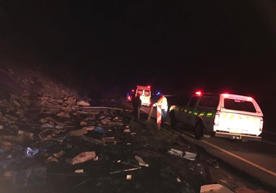 Looting as driver dies