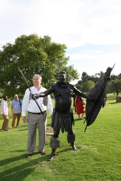 Sculptor honours icons