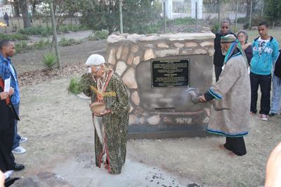Dikwe-gedenksteen onthul