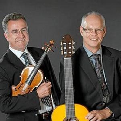 Duo Paganini kry staande ovasie