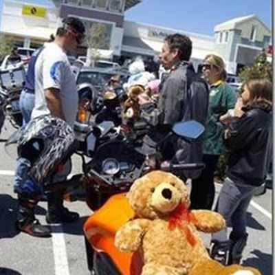 Garden Route motorcyclists bring toys to Oudtshoorn