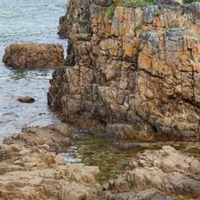 Update: Man's body found in rock pool