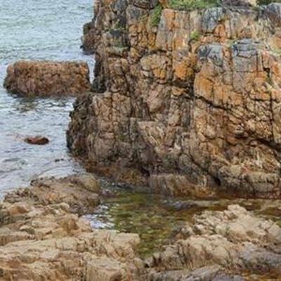 Update: Man's body found in rock pool