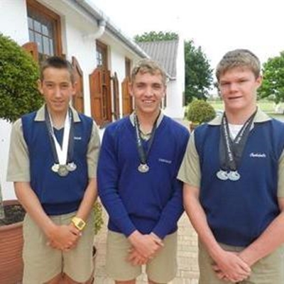 Oakdalers blink uit tydens swemgala