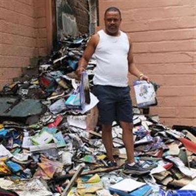 Skoolsaal, stoor in brand verwoes