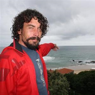 Update: Surfer saves tourist