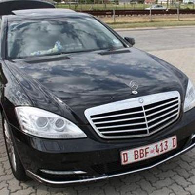 Official vehicle endangers other drivers