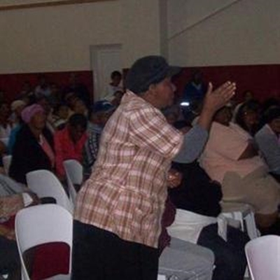 Inwoners keelvol vir dwelms