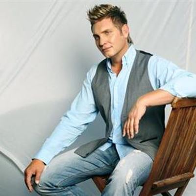Kurt Darren met KD Band en Dansers in Mosselbaai