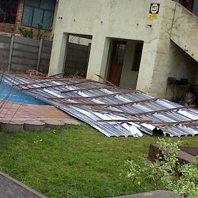 Opvolg: Wind ruk kerksaal se dak af