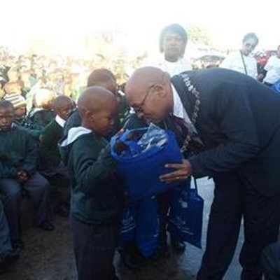 Eerste burger vereer Madiba