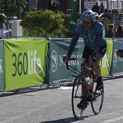 Le Peleton fietsryers neem deel aan uitdagende Tour de Plett