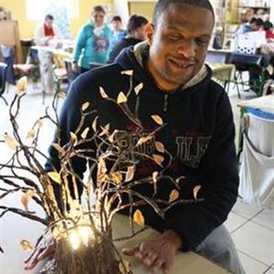 Solly creates a tree of light