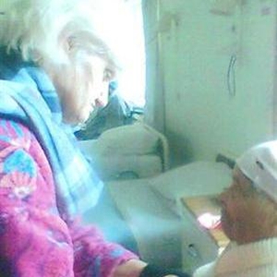 Tannie Issie brei met ‘n passie