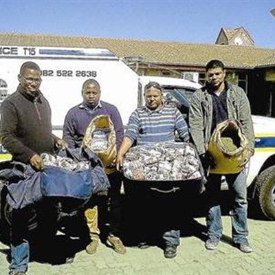 Opvolg: 2 vas vir dagga en Mandrax