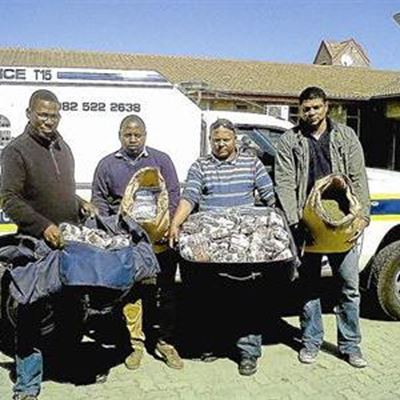 Opvolg: 2 vas vir dagga en Mandrax
