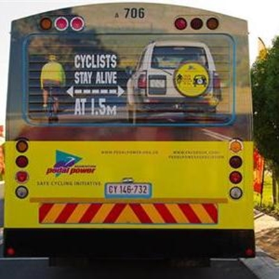 Cyclists stay alive at 1,5 metres