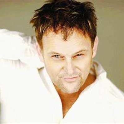 Steve Hofmeyr vertoning baat dorp