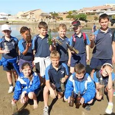 Hartenbos leerders help met skoonmaak-aksie van Hartenbosrivier-projek