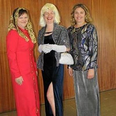 Opvolg: Langste teetafel in Stilbaai!