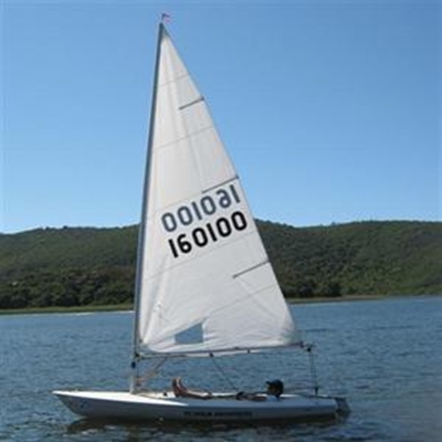 Sailors make light of light winds