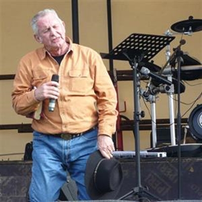 Angus roep almal 14:00 saam
