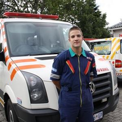 Francois ‘n nooddienswerker in murg en been