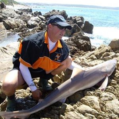 Suidoos staan hengelaars by