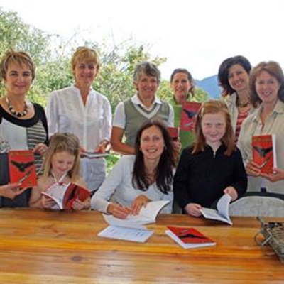 Plaaslike skrywer publiseer eerste boek