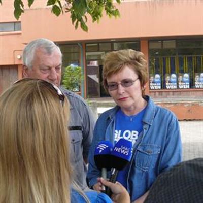 Premier Zille comes with guns blazing