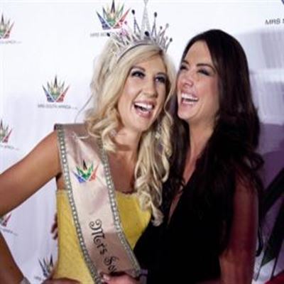Damestee saam met Mev. Suid-Afrika