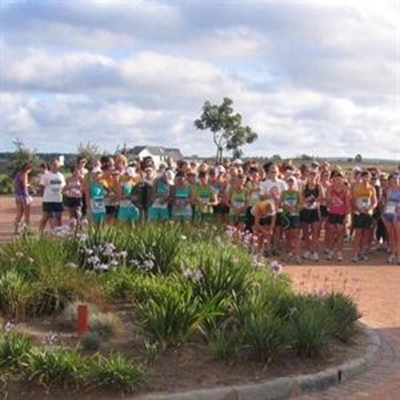 Eerste vrouewedloop langs gholfbaan