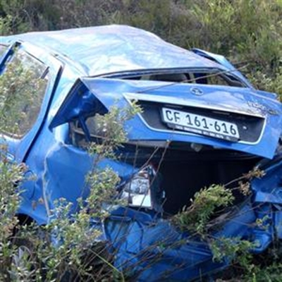 Vrou sterf ná motor rol