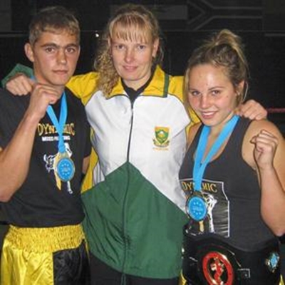 Medaljes vir jong kickboxers