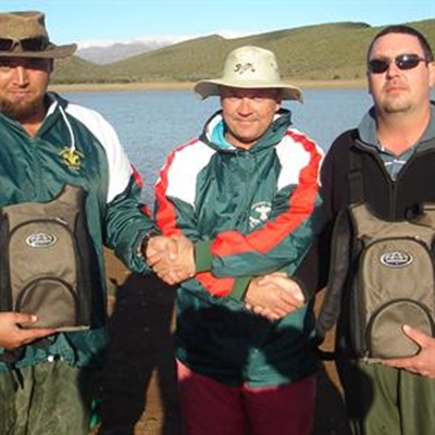 Varswatermanne oefen in koue dam
