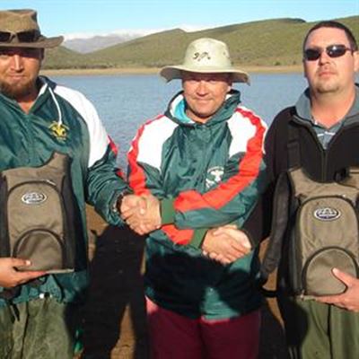 Varswatermanne oefen in koue dam