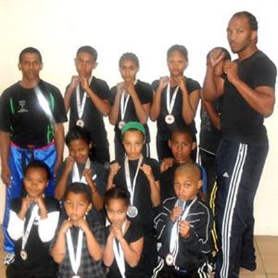 Klein kickboxers onderskei hulleself