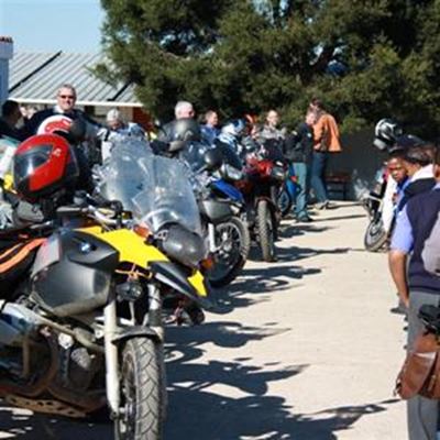 Motorfietsryers bewys 67 minute se welwillendheid