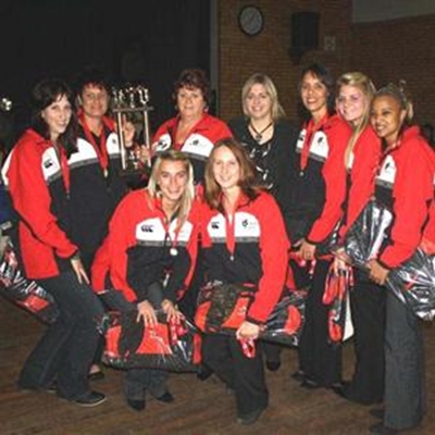 Netballers klop top spanne