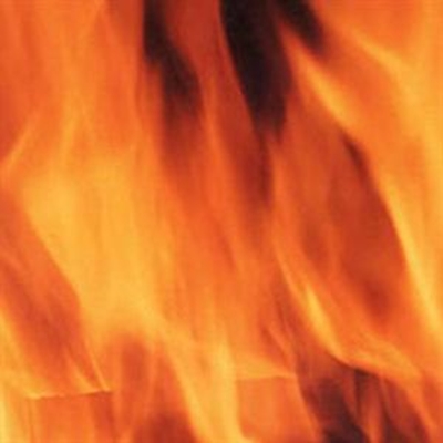 Mans red kinders uit brand